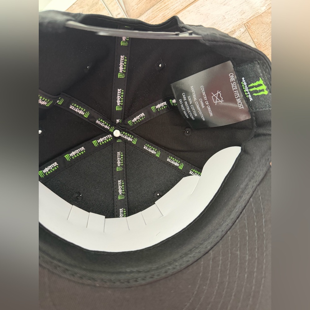 New Monster Energy Drink Drawstring Bag w Black Cap + Keychain - Picture 9 of 13